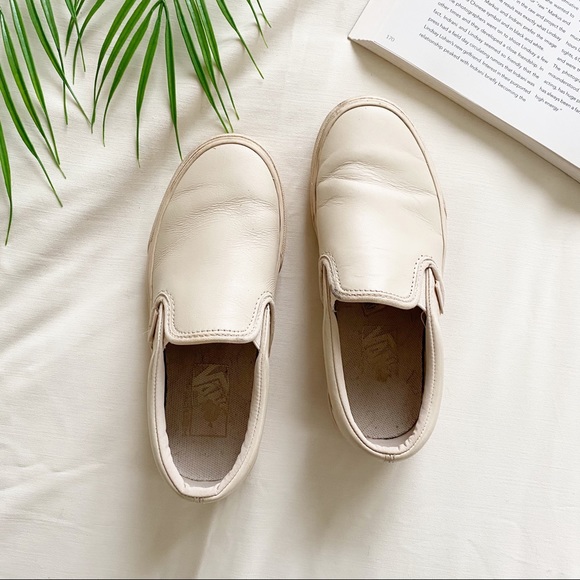 Vans Shoes - Vans White Leather Classic Slide Sneakers Size 5